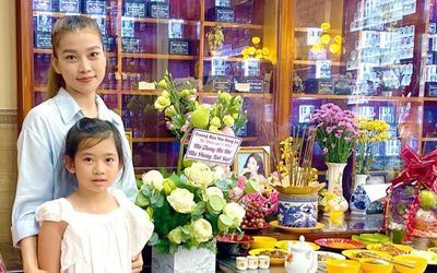 Bạn thân đưa con gái Mai Phương đến chùa cúng giỗ năm 3 cho cố nghệ sĩ
