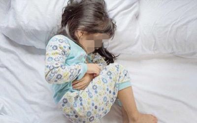 Bé gái mới 18 tháng tuổi phải cắt bỏ 1 buồng trứng, tình trạng bệnh hiếm gặp cần được phụ huynh lưu tâm