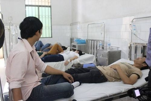 160 công nhân nhập viện nghi do nhiễm khuẩn