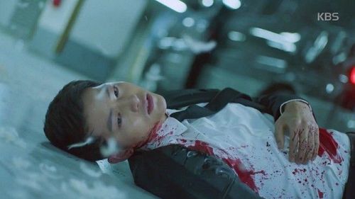 'Hậu duệ mặt trời' tập 13: Shi Jin (Song Joong Ki) bị bắn, tính mạng nguy kịch