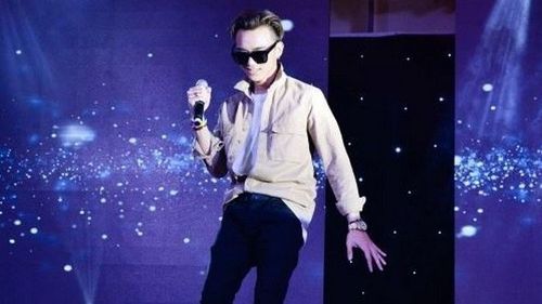 Soobin Hoàng Sơn sefie nhí nhảnh, hát loạt hit khiến fan phấn khích