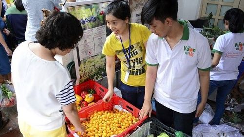 Xem sức hút của chợ phiên nông sản sạch với các bà nội trợ Sài Gòn giữa thời khủng hoảng thực phẩm bẩn