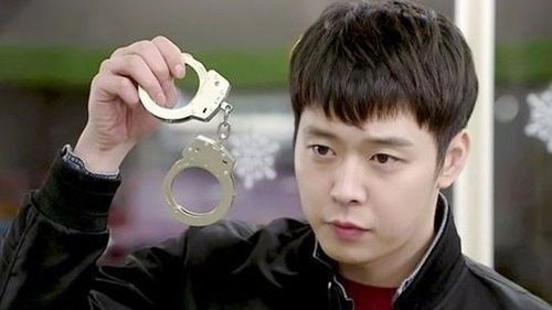 Cảnh sát chính thức ra lệnh bắt giữ cô gái đầu tiên trong vụ Park Yoochun