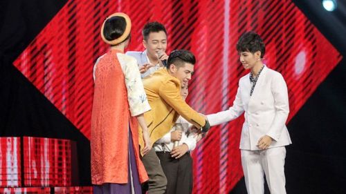 The Voice Kids tập 5: Thí sinh dân ca lại khiến 4 HLV tranh giành quyết liệt