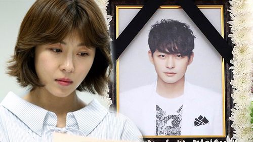 Ha Ji Won ngã quỵ, khóc cạn nước mắt trước quan tài của em trai Jeon Tae Soo