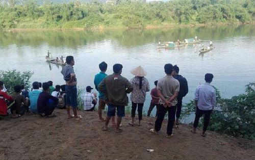 Cự cãi với mẹ chuyện điểm số, bé gái 14 tuổi gieo mình xuống sông tự tử