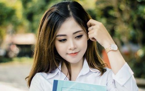 Hóa học là môn đáng sợ đối với bạn? - Quên chuyện đó đi nếu bạn có cô giáo thực tập cực xinh đang gây 'bão' MXH