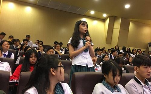 Làm người mẫu ảnh có cần bằng Đại học không?
