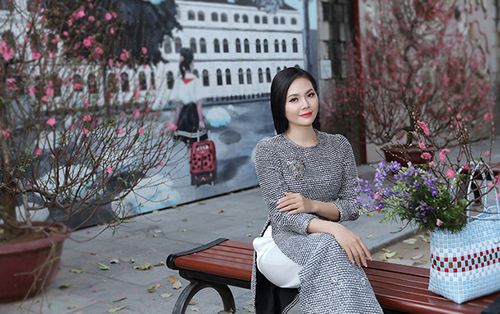 Mặc áo dài dạ tweed đẹp thanh mảnh mà không bị già như Lương Nguyệt Anh