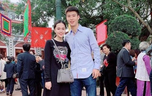 Năm mới năm me, Duy Mạnh đã sánh đôi với 'công chúa béo' Quỳnh Anh đi chùa cầu bình an hạnh phúc