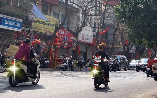 Dân tình thi nhau than trời: Tết nhất gì mà nóng như mùa hè, mua bao nhiêu áo ấm đều phải bỏ xó!