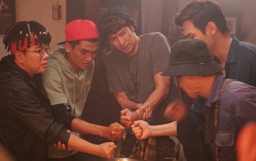Lật mặt: Nhà có khách: Cuộc truy lùng vị 'khách' bí ẩn của hội những người yếu bóng vía