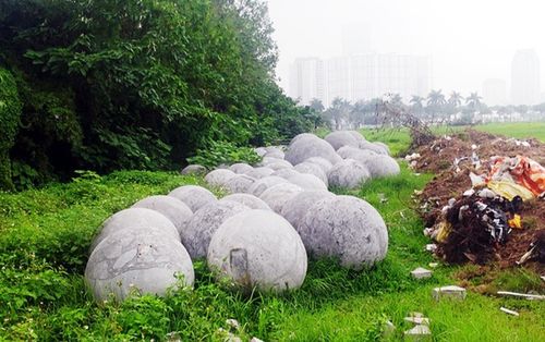 Hà Nội: 40 quả bóng xích ở SVĐ Mỹ Đình sắp được di dời khỏi bãi đất trống để phục vụ đường đua F1
