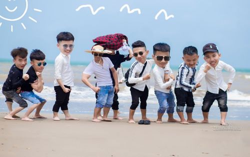 Trend kỷ yếu 2019 'đầu to người nhỏ' khiến cư dân mạng dậy sóng