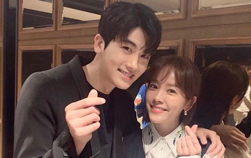 Dù bận bịu Han Ji Min vẫn đến cổ vũ Park Hyung Sik, K-net ngọt ngào gọi 2 tiếng 'chị dâu'