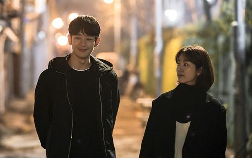 'Đêm xuân' tập 1-2: Khoảnh khắc đẹp như tranh về mối tình chớm nở của Han Ji Min và Jung Hae In