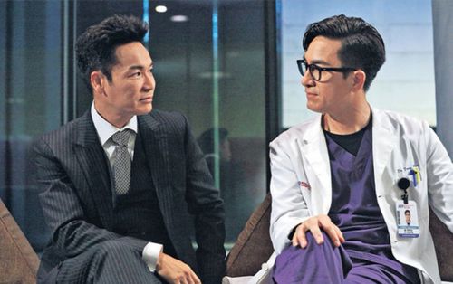 'Người hùng blouse trắng': Quách Tấn An khen đây là kịch bản thần thánh, tạo hình trong 2 tập đầu của Mã Quốc Minh cực ngầu