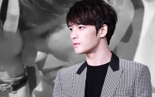Khoảnh khắc khiến fan xót xa: Jaejoong khóc nghẹn sau khi gặp gỡ người hâm mộ khiếm thị
