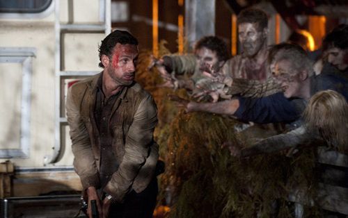 10 cảnh phim kinh hoàng nhất trong series The Walking Dead: Thây ma tấn công cũng không sợ bằng Lori sinh con