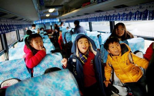 4 kĩ năng sống còn cần dạy cho trẻ khi bị bỏ quên trong ô tô