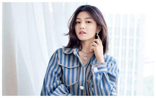 Giữa tin đồn ly hôn 'Tiểu Long Nữ' Trần Nghiên Hy lặng lẽ tới trường quay thăm chồng