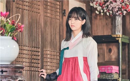 Sửng sốt trước tạo hình kỹ nữ của Kim So Hyun trong phim hài lãng mạn 'Sử ký Nok Do'