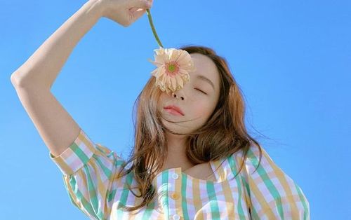 Knet tiếp tục 'hoa mắt' vì một bức ảnh: Là Jessica Jung hay Kim Taeyeon?