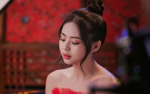 Hậu công khai tình cảm với Trịnh Thăng Bình, Liz Kim Cương khoe nhan sắc quyến rũ trong MV đầu tay