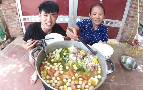 Hóa ra việc Bà Tân Vlog chỉ chọn làm các món 'siêu to, siêu cay khổng lồ' có ý nghĩa siêu đặc biệt
