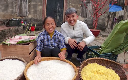 Nấu bánh chưng 'siêu to khổng lồ' dịp đầu năm, Bà Tân Vlog khiến người xem bồi hồi nhớ lại tuổi thơ