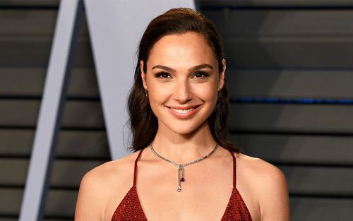 ‘Wonder Woman’ Gal Gadot bị ném đá khi đăng clip hát cổ vũ tinh thần người dân giữa mùa dịch
