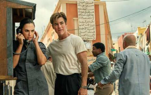 'Wonder Woman 1984': Rò rỉ bức ảnh của Diana Prince và Steve Trevor trong những năm 80