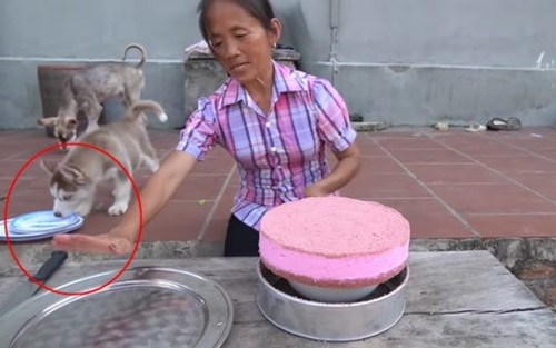 Phá lệ làm món ăn sang chảnh, Bà Tân Vlog bị cư dân mạng 'soi' ra điểm bất thường khi chế biến