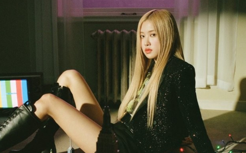 Rosé (BlackPink) bị photoshop đôi chân, biết được bí quyết ai cũng thốt lên ngưỡng mộ