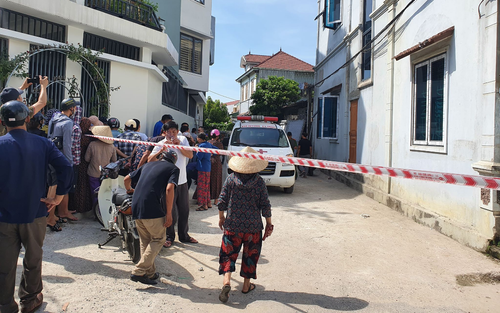Công an truy bắt nghi phạm dùng dao đâm tử vong người phụ nữ trên đường