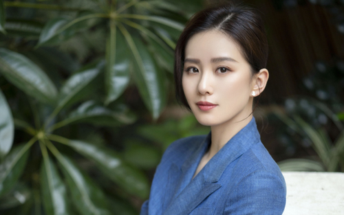 Trở lại showbiz sau khi sinh con, Lưu Thi Thi đang cố gắng để thoát khỏi những trói buộc với Ngô Kỳ Long?