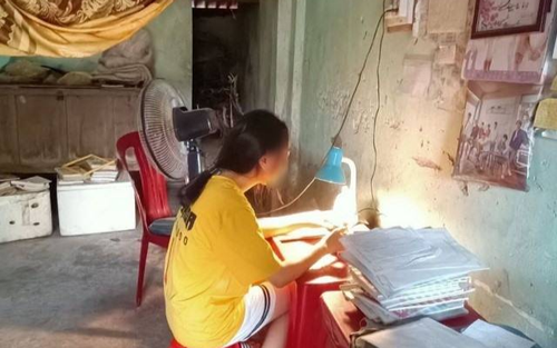Mẹ gửi 20 triệu để trang trải đầu năm, khi về thăm nhà nữ sinh mới phát hiện sự thật về số tiền đó