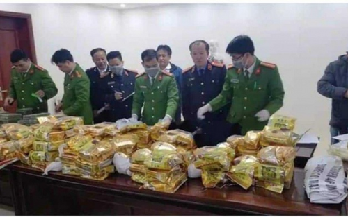 Thu 8 bao tải chứa hàng trăm kg chất nghi ma túy