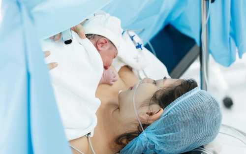 Con trai Chúng Huyền Thanh ra đời trước ngày dự sinh, vô cùng mũm mĩm đáng yêu