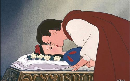 Truyền thông Mỹ chỉ trích Disney dạy hư trẻ, hoàng tử hôn công chúa khi chưa được phép