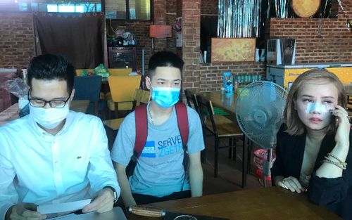 Chủ quán và thanh niên 19 tuổi kể lại giây phút giành con dao từ tay chồng cũ của diễn viên Hoàng Yến