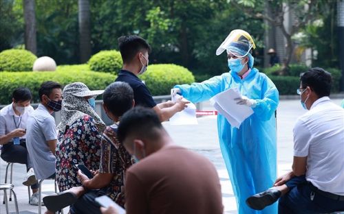 Phát hiện 2 bố con dương tính với Covid-19, trường cấp 3 lớn nhất Quảng Ninh cho toàn bộ HS nghỉ học