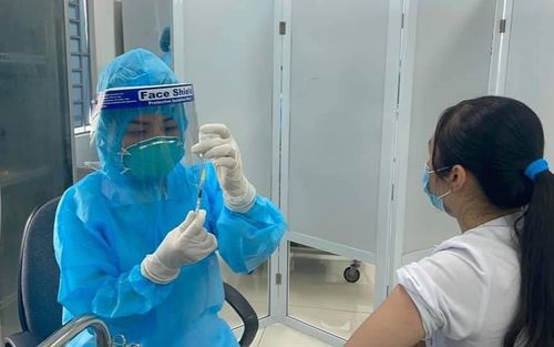 Cả nước đã tiêm trên 102 triệu liều vaccine phòng Covid-19, 50% dân số đủ 18 tuổi đã tiêm 2 mũi