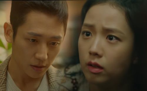 'Snowdrop' chính thức lên sóng: Jisoo vừa tấu hài, vừa 'vồ vập' ôm trai đẹp Jung Hae In