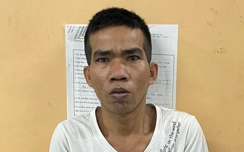 Mâu thuẫn tình cảm, gã đàn ông tạt axit khiến 2 cô gái bị thương