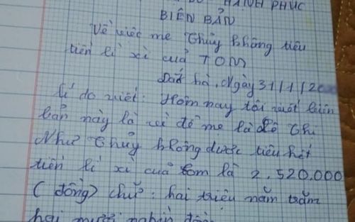 Đưa mẹ giữ tiền lì xì, bé trai lập biên bản rõ ràng với đầy đủ người làm chứng
