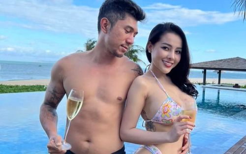 Mừng Valentine, Ngân 98 'mặc như không mặc', để lộ dấu hickey trên 'đôi gò bồng đào'