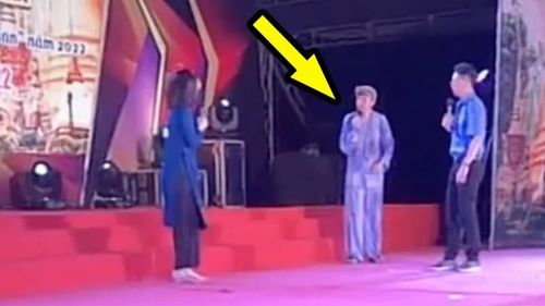 Hoài Linh 'tấu hài' trên sân khấu, khán giả đồng loạt không cười dù 'quăng miếng' liên tục