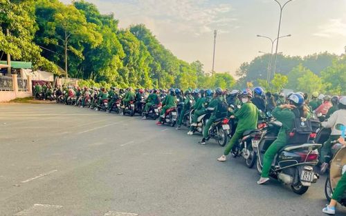 Sinh viên học quân sự với ý thức tuyệt vời như thế này đây!