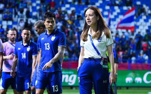 Nhiều cầu thủ tuyển Thái Lan bị tiêu chảy tấn công, Madam Pang tiếp tế đồ ăn ngon cho U23 đấu Hàn Quốc